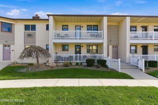 35 Wharfside Drive, Monmouth Beach, NJ 07750