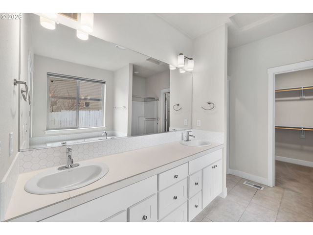 15852 Se TALLINA Dr, Damascus, OR 97089