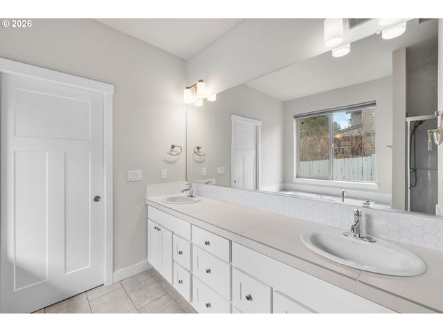 15852 Se TALLINA Dr, Damascus, OR 97089