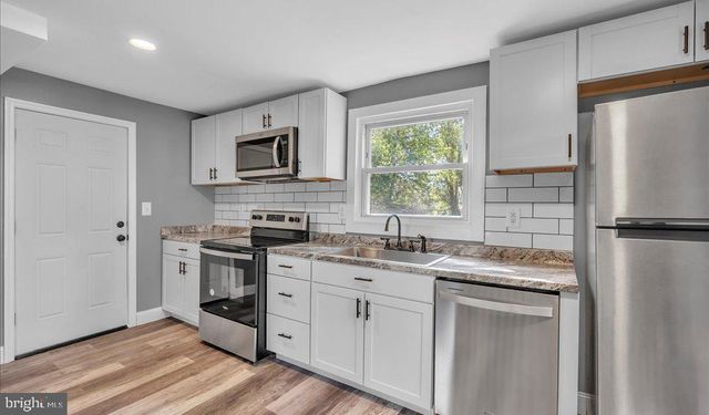 212 BROAD ST, Elmer, NJ 08318