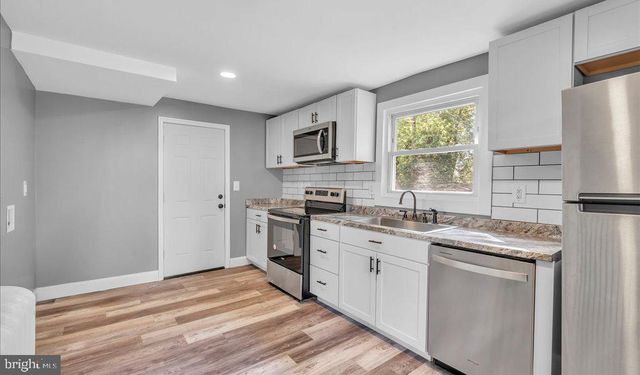 212 BROAD ST, Elmer, NJ 08318