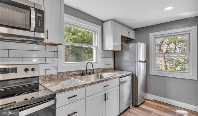 212 BROAD ST, Elmer, NJ 08318