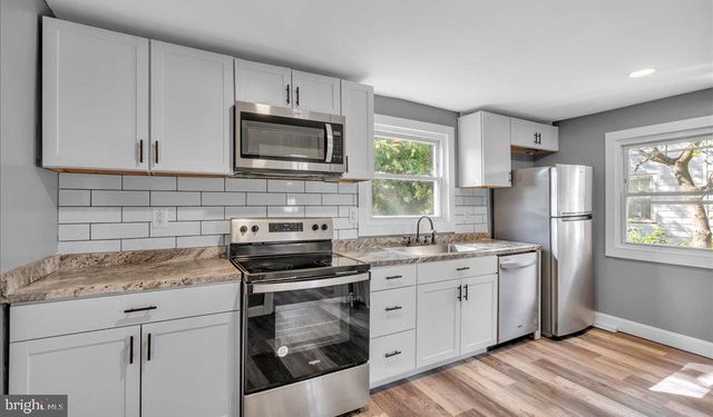 212 BROAD ST, Elmer, NJ 08318