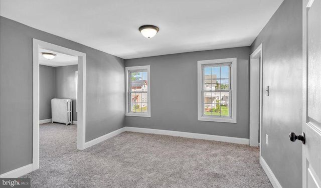 212 BROAD ST, Elmer, NJ 08318