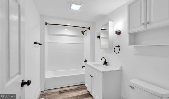 212 BROAD ST, Elmer, NJ 08318