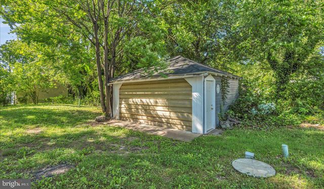 212 BROAD ST, Elmer, NJ 08318