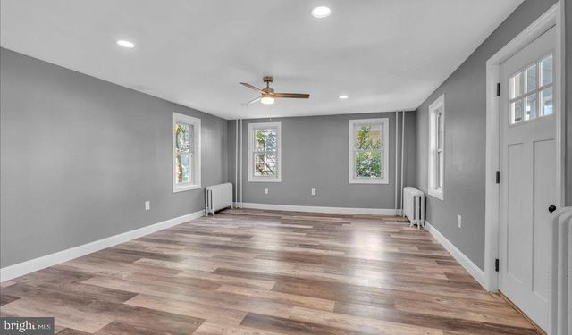 212 BROAD ST, Elmer, NJ 08318