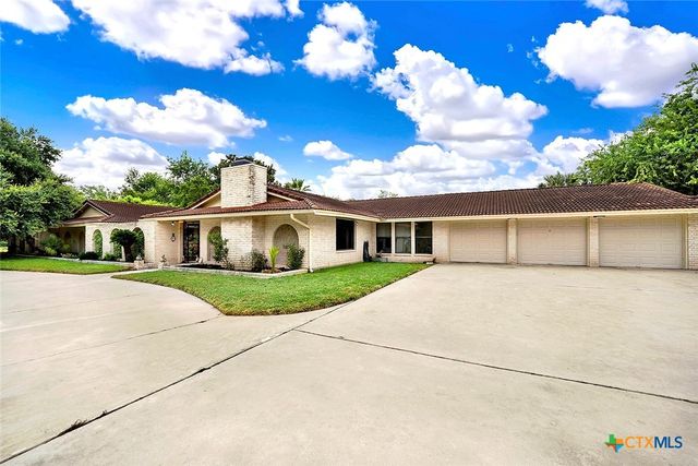 5 Augusta Drive, Seguin, TX 78155