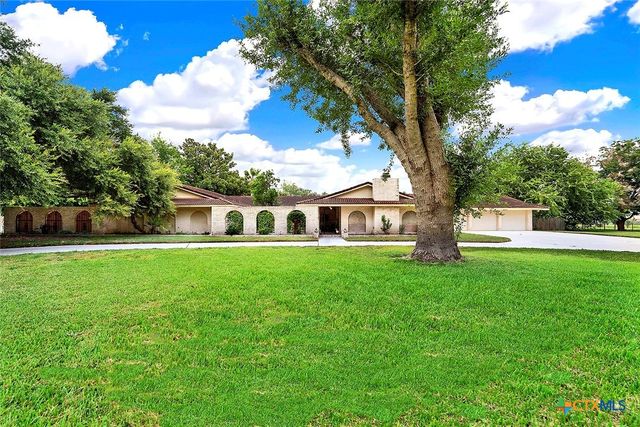 5 Augusta Drive, Seguin, TX 78155