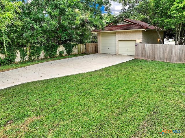 5 Augusta Drive, Seguin, TX 78155