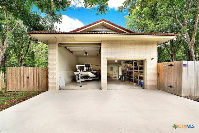 5 Augusta Drive, Seguin, TX 78155