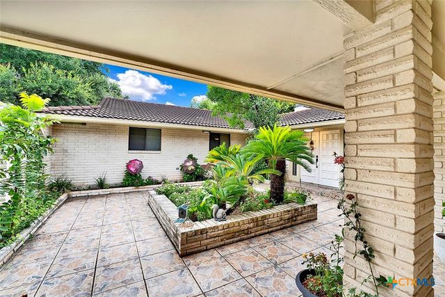 5 Augusta Drive, Seguin, TX 78155