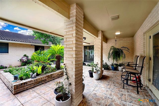 5 Augusta Drive, Seguin, TX 78155