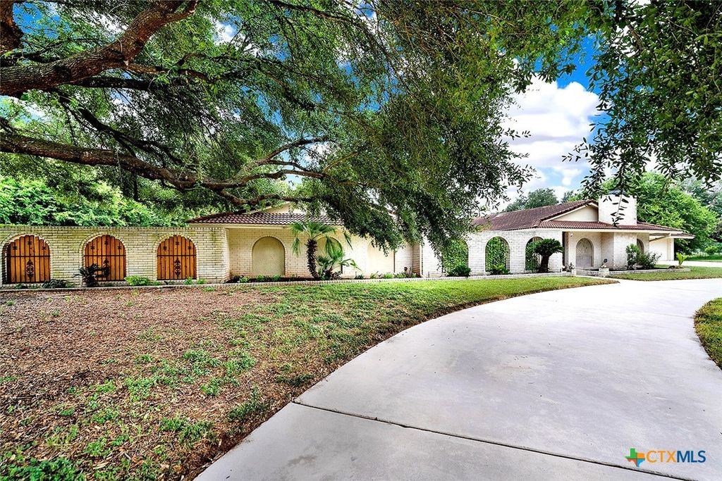 5 Augusta Drive, Seguin, TX 78155