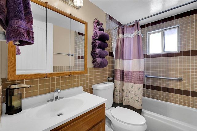 5664 Riverside Dr, Olivehurst, CA 95961