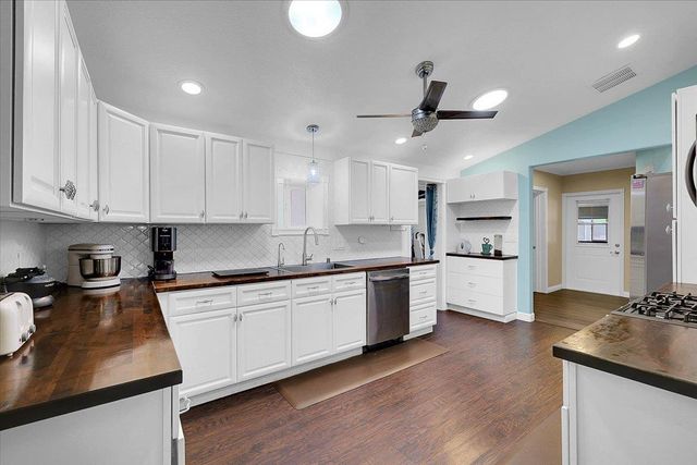 5664 Riverside Dr, Olivehurst, CA 95961