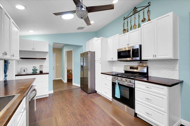 5664 Riverside Dr, Olivehurst, CA 95961