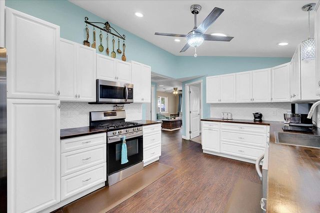 5664 Riverside Dr, Olivehurst, CA 95961