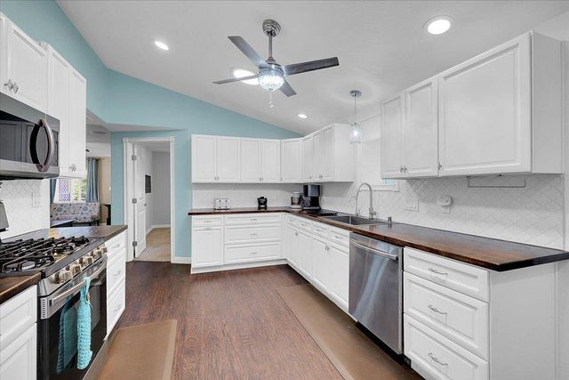 5664 Riverside Dr, Olivehurst, CA 95961