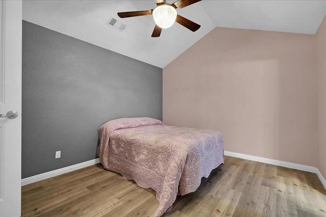 5664 Riverside Dr, Olivehurst, CA 95961