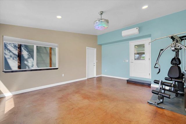 5664 Riverside Dr, Olivehurst, CA 95961