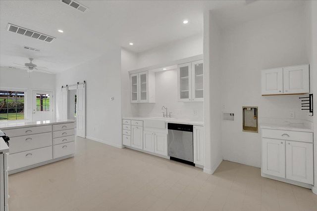 5664 Riverside Dr, Olivehurst, CA 95961