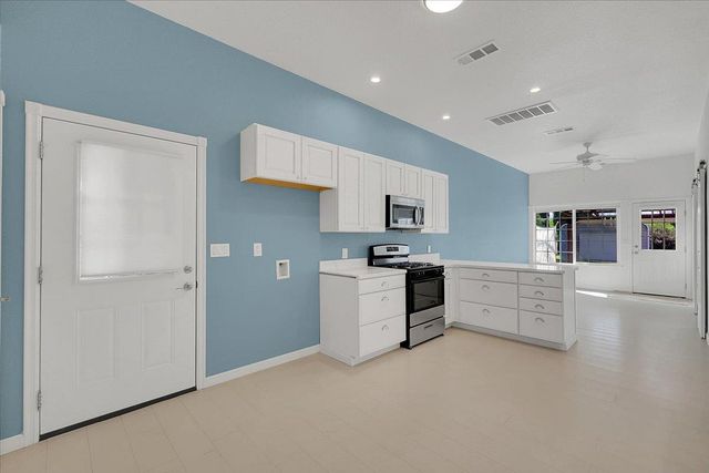 5664 Riverside Dr, Olivehurst, CA 95961