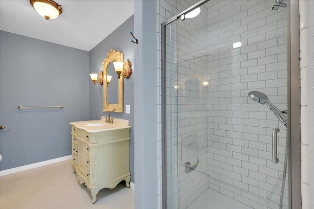 5664 Riverside Dr, Olivehurst, CA 95961