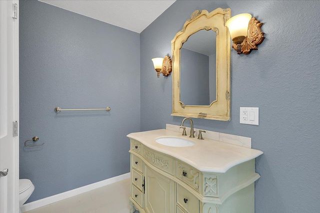 5664 Riverside Dr, Olivehurst, CA 95961