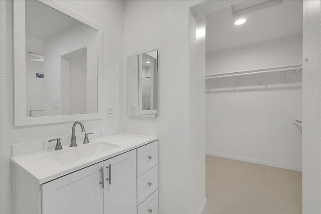 5664 Riverside Dr, Olivehurst, CA 95961