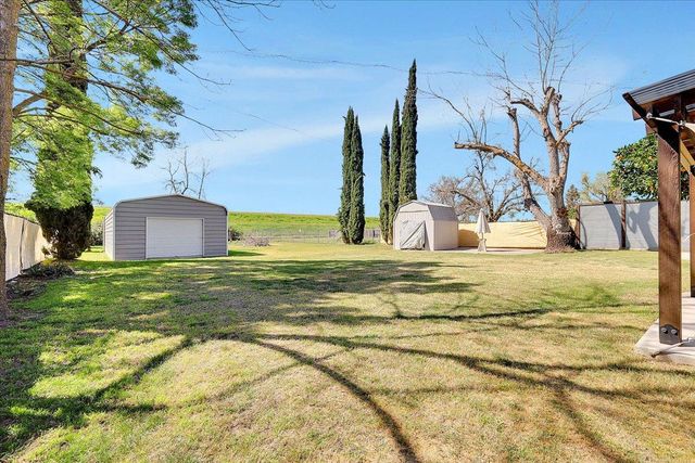 5664 Riverside Dr, Olivehurst, CA 95961