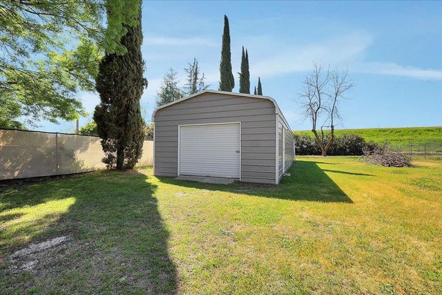 5664 Riverside Dr, Olivehurst, CA 95961