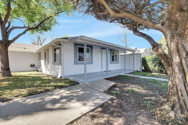 5664 Riverside Dr, Olivehurst, CA 95961