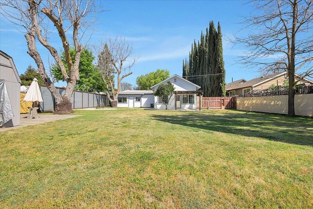 5664 Riverside Dr, Olivehurst, CA 95961