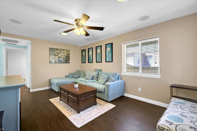 5664 Riverside Dr, Olivehurst, CA 95961