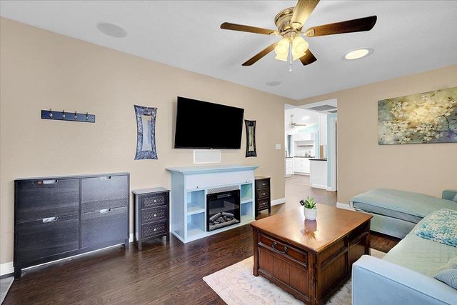 5664 Riverside Dr, Olivehurst, CA 95961