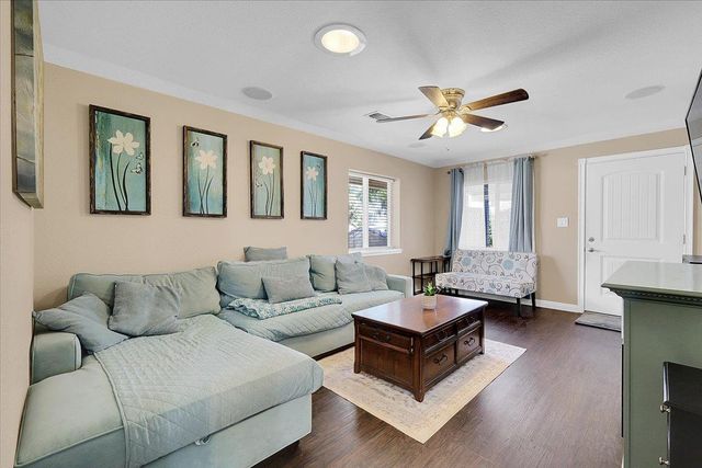 5664 Riverside Dr, Olivehurst, CA 95961