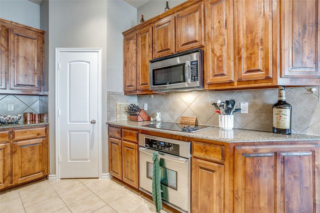 832 Peach Lane, Burleson, TX 76028