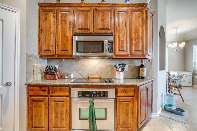 832 Peach Lane, Burleson, TX 76028