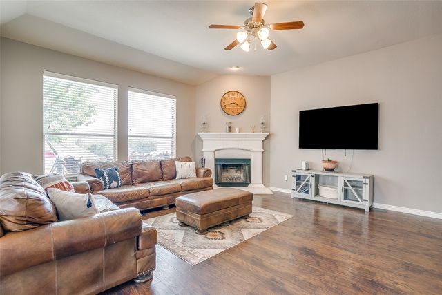 832 Peach Lane, Burleson, TX 76028