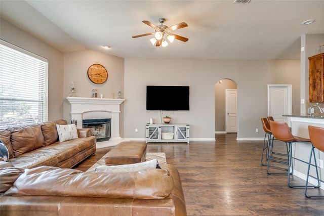 832 Peach Lane, Burleson, TX 76028