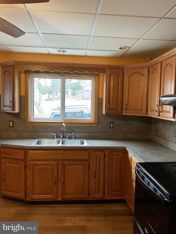 337 W PINE ST, Frackville, PA 17931