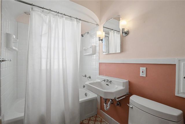 526 Longwood Drive NE, Cedar Rapids, IA 52402