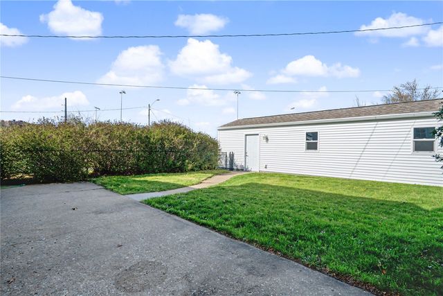 526 Longwood Drive NE, Cedar Rapids, IA 52402