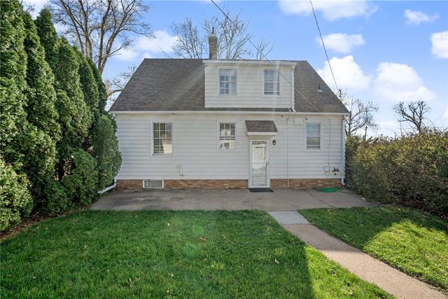 526 Longwood Drive NE, Cedar Rapids, IA 52402