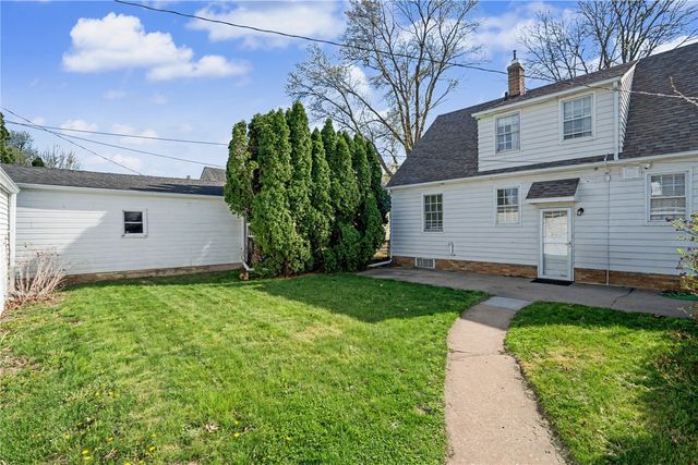 526 Longwood Drive NE, Cedar Rapids, IA 52402