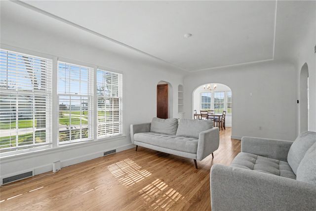 526 Longwood Drive NE, Cedar Rapids, IA 52402