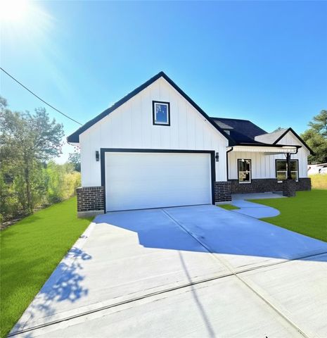 114 County Road 3543, Cleveland, TX 77327
