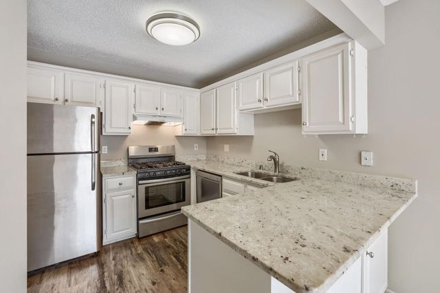 6387 Saint Johns Drive, Eden Prairie, MN 55346