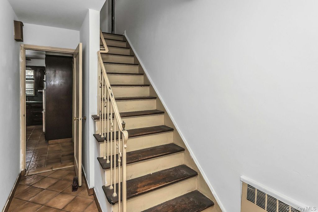 915 Glenwood Road, West Hempstead, NY 11552 — photo 4